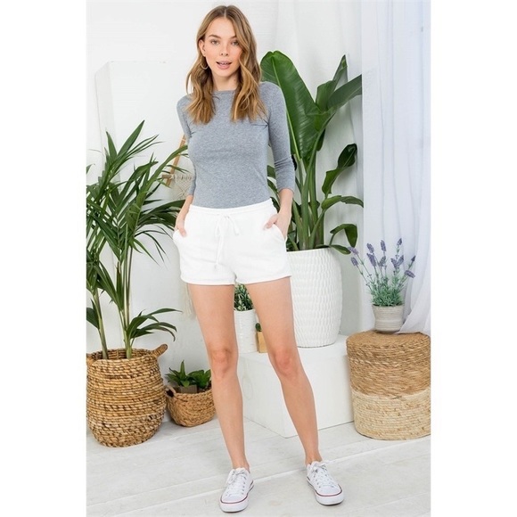 STRETCHY IVORY CASUAL LOUNGE SHORTS - Picture 4 of 8